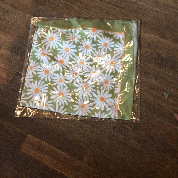 New ! Daisy silky scarf - Picture 1 of 2